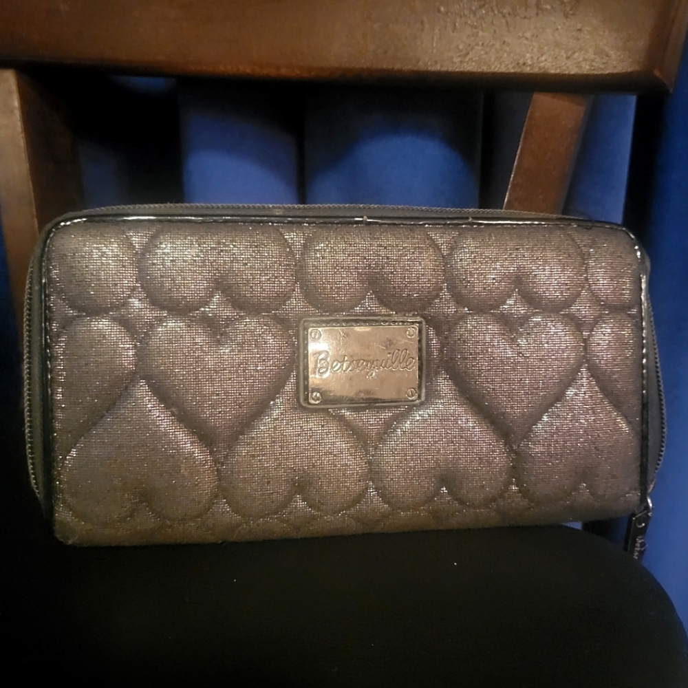 💕Betseyville Quilted Heart Wallet!